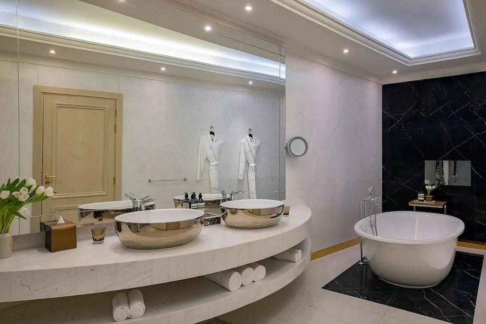 ROYAL SUITE
