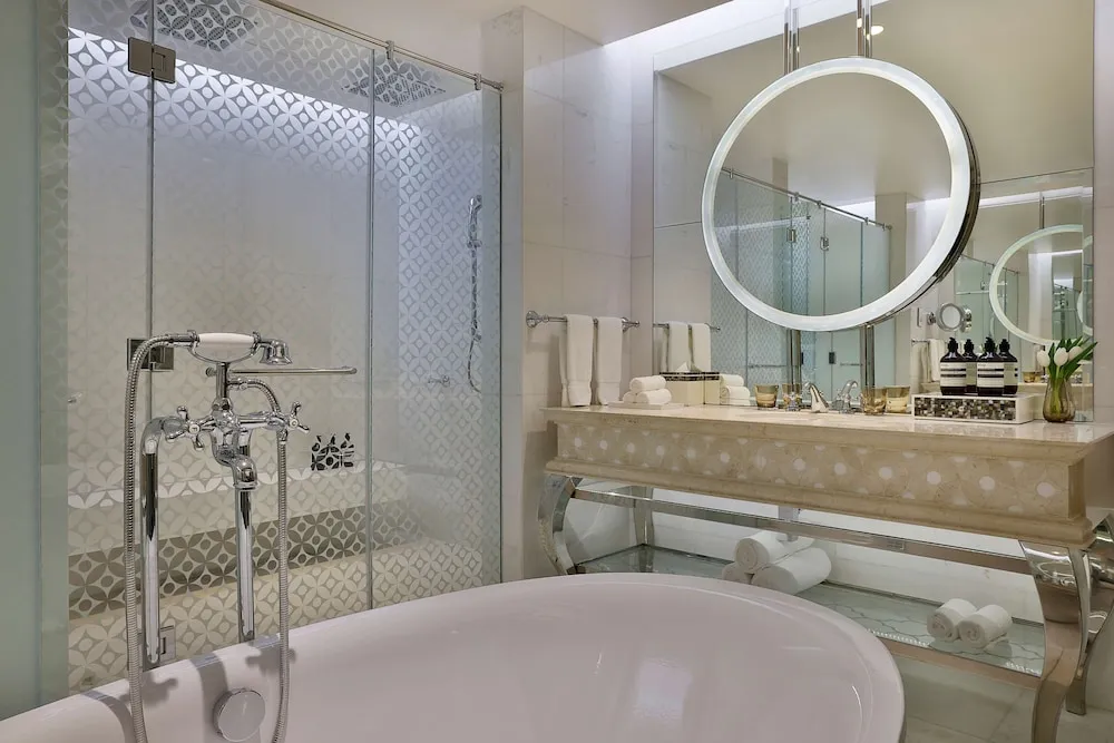 Grand Waldorf Astoria Suite with Sea View