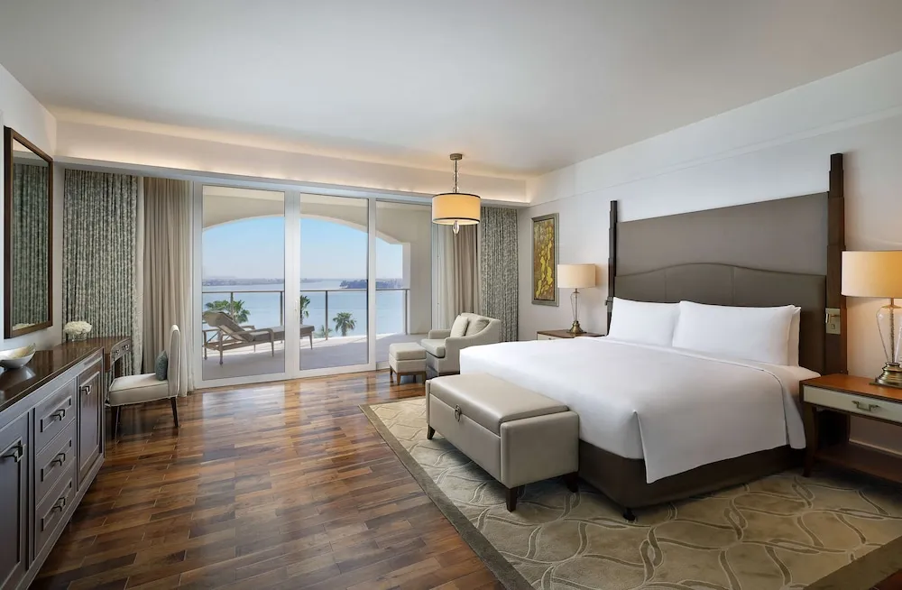 Club King Suite with Sea View