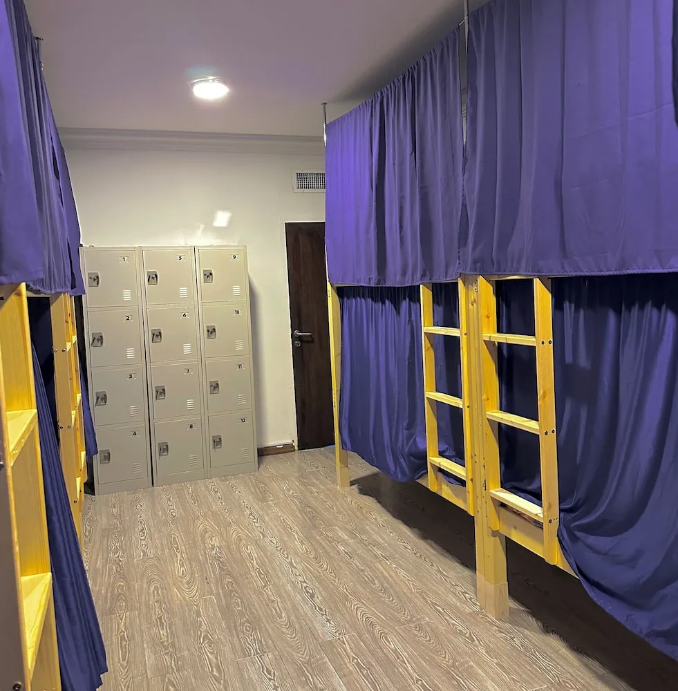 Standard Ortak Ranzalı Oda, Sadece erkekler için, Kısmi Deniz Manzaralı