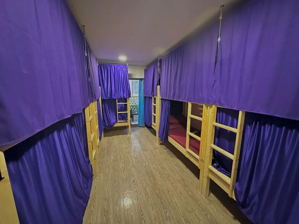 Standard Ortak Ranzalı Oda, Sadece erkekler için, Kısmi Deniz Manzaralı