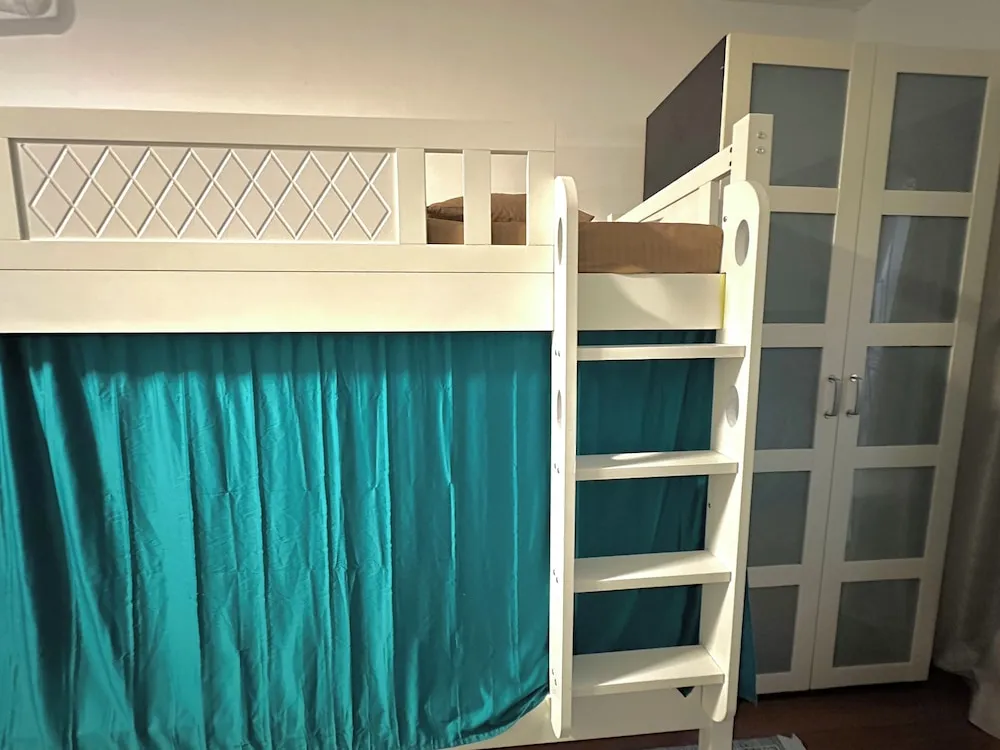 Standard Ortak Ranzalı Oda, Sadece kadınlar için, Kısmi Deniz Manzaralı