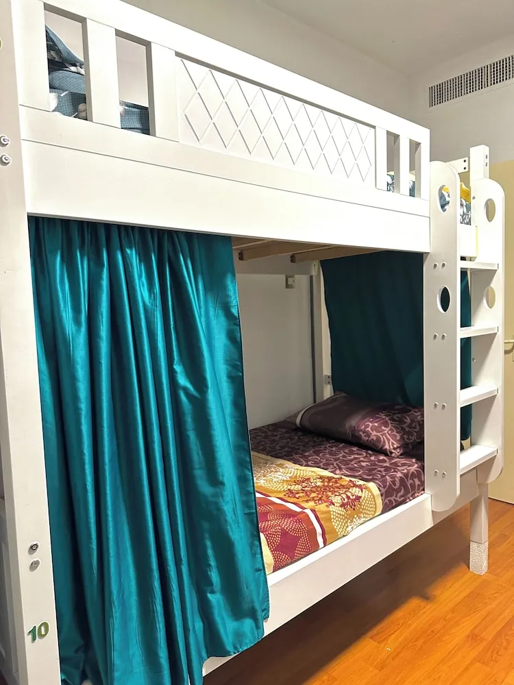 Standard Ortak Ranzalı Oda, Sadece kadınlar için, Kısmi Deniz Manzaralı