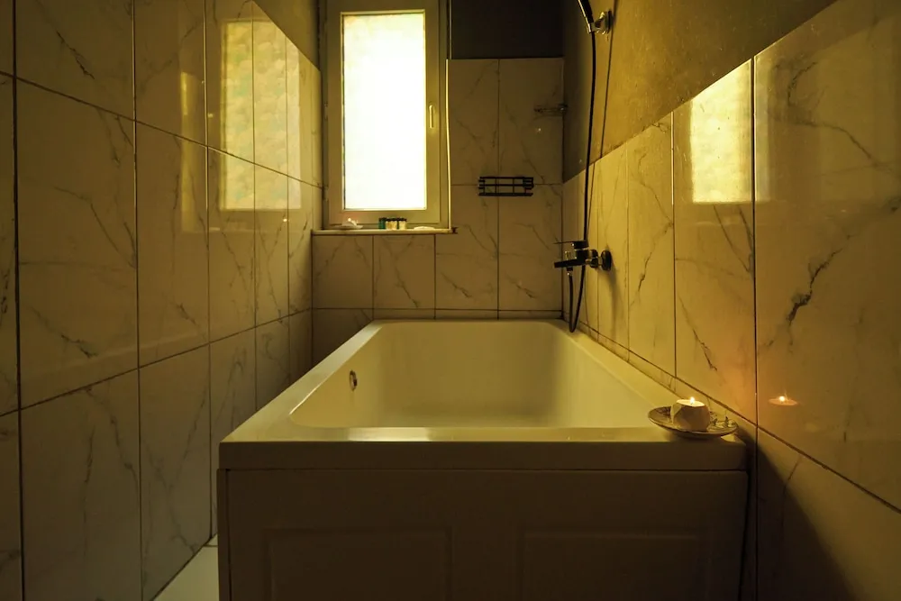 Deluxe Double Suite Bathtub
