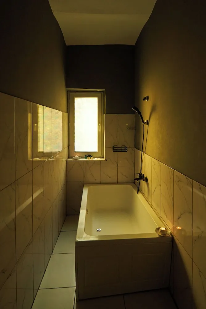 Deluxe Double Suite Bathtub