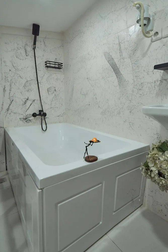 Triple Room with Terrace (Bath Tub)