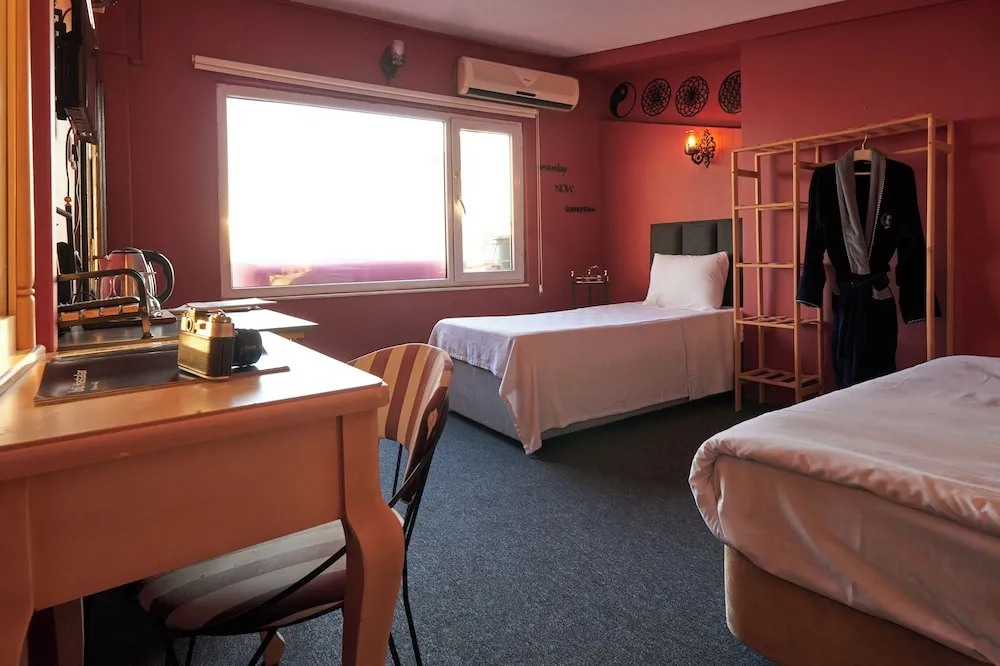 Triple Room with Terrace (Bath Tub)