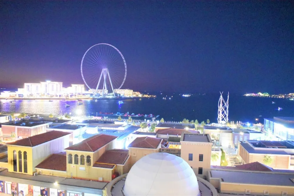 Konaklama yerinden şehir manzarası