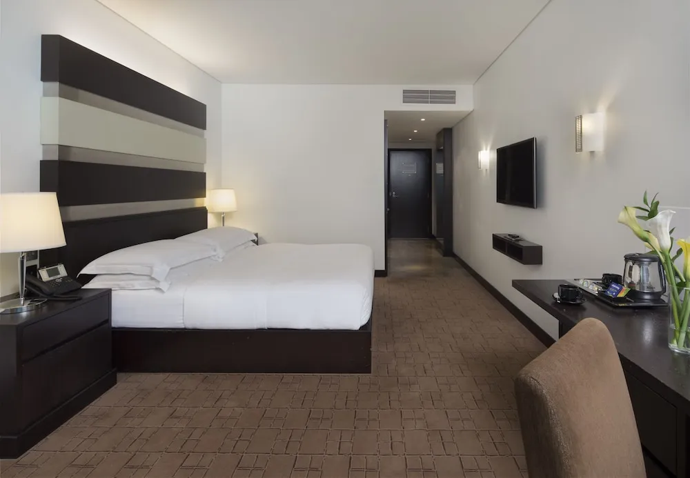 Deluxe Room at Concourse A Near Gate A1 or A24