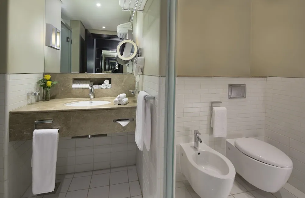 Deluxe Room at Concourse A Near Gate A1 or A24