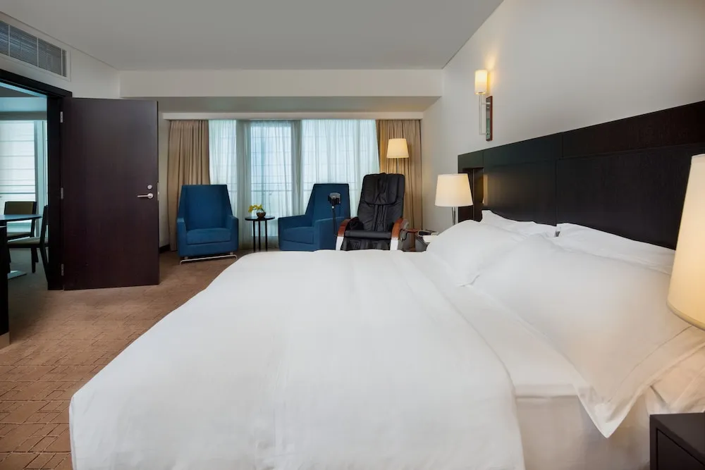 Junior suite at Concourse B near gate B14 or B22