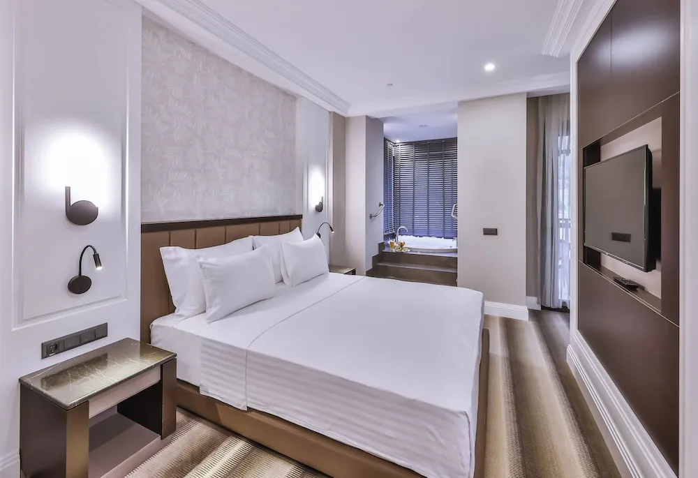 Deluxe Tek Büyük Yataklı Oda, 1 En Büyük (King) Boy Yatak, Sıcak Su Küveti