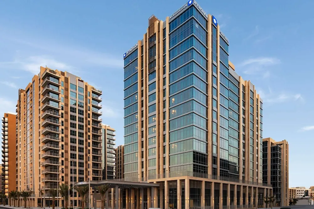 One Bedroom Family Suite Plaza View and Club Lounge Access