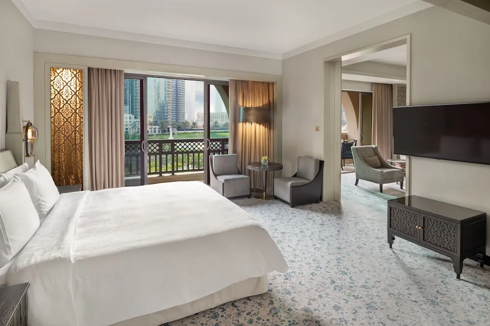 Palace Suite, Lake View