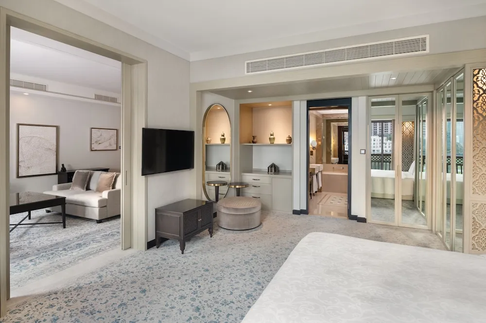 Palace Suite, Lake View