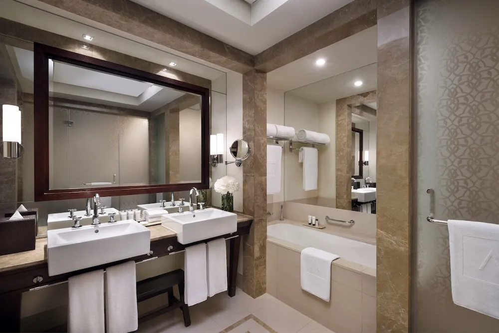 Palace Suite, Lake View
