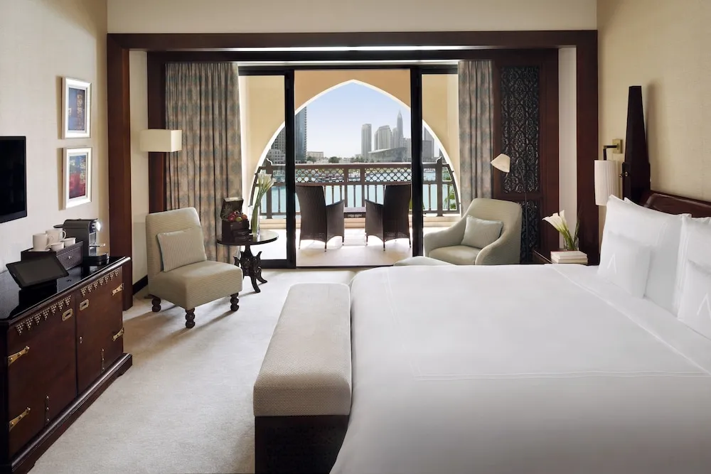Palace Room, Lake View