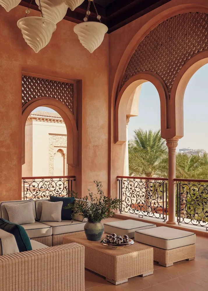Grand Süit (Palm Manor, UAE Resident ID Mandatory)