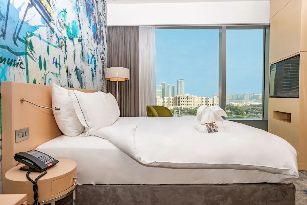 Hip Palm View Plus Room with Club Lounge Access