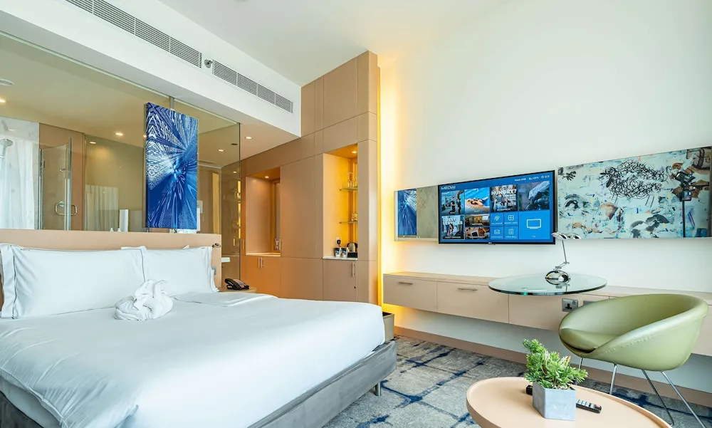 Hip Palm View Plus Room with Club Lounge Access