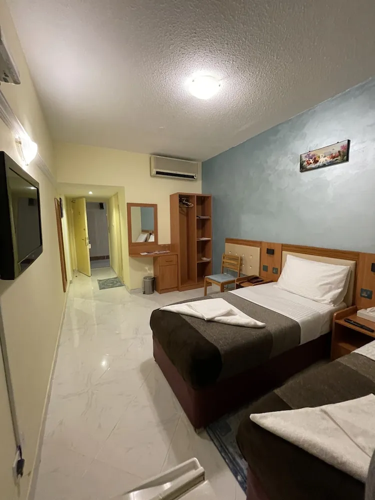 Family Tek Büyük Yataklı Oda