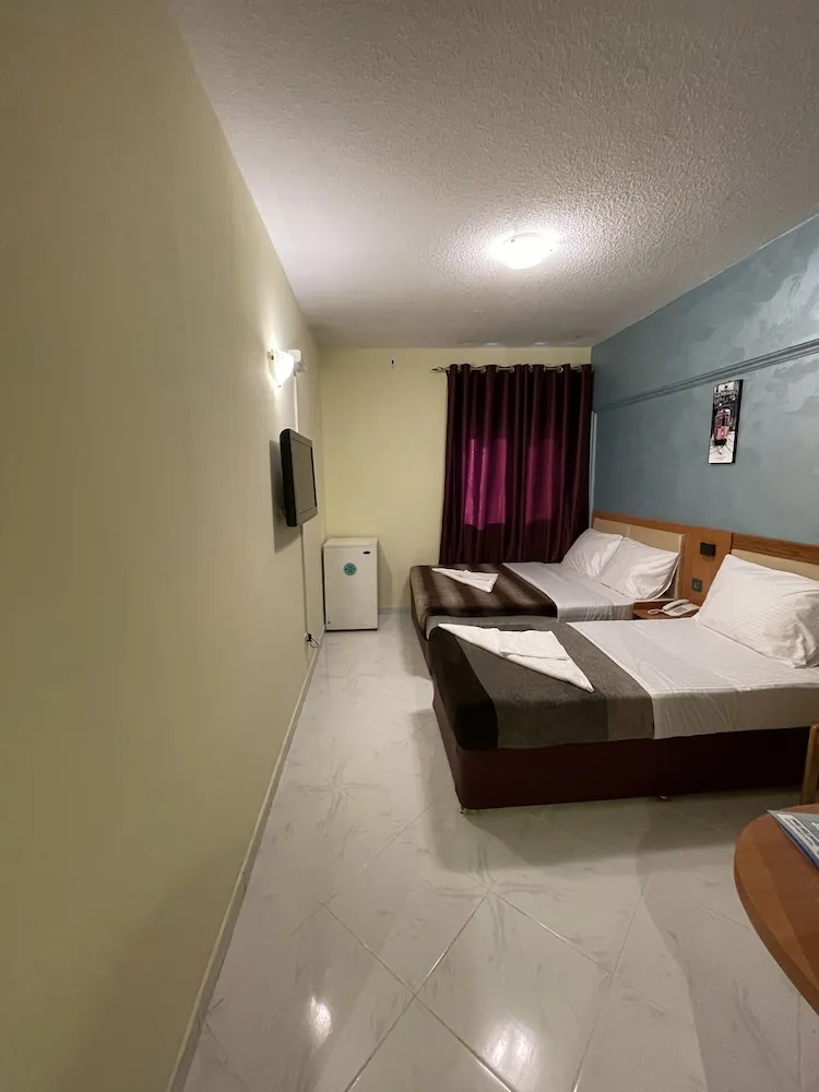 Family Tek Büyük Yataklı Oda