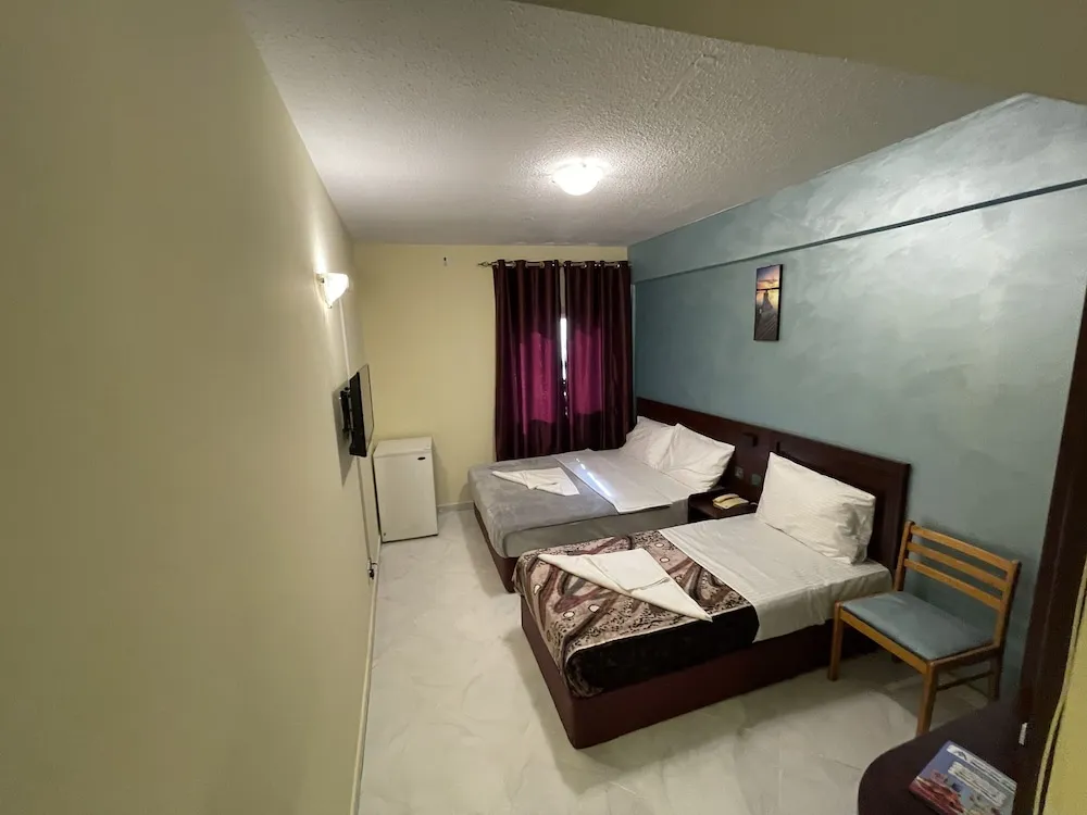 Family Tek Büyük Yataklı Oda