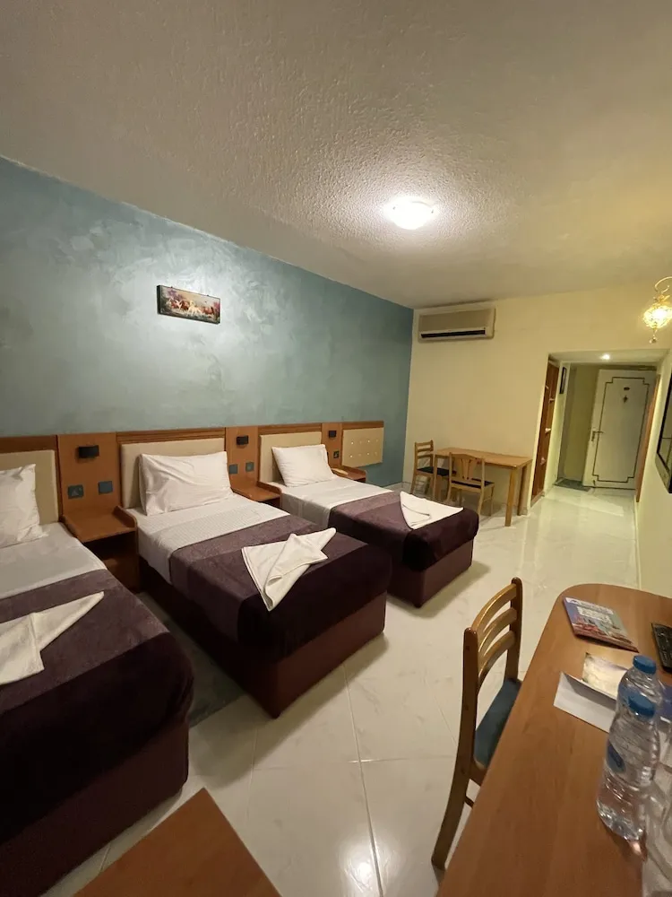 Deluxe Üç Kişilik Oda