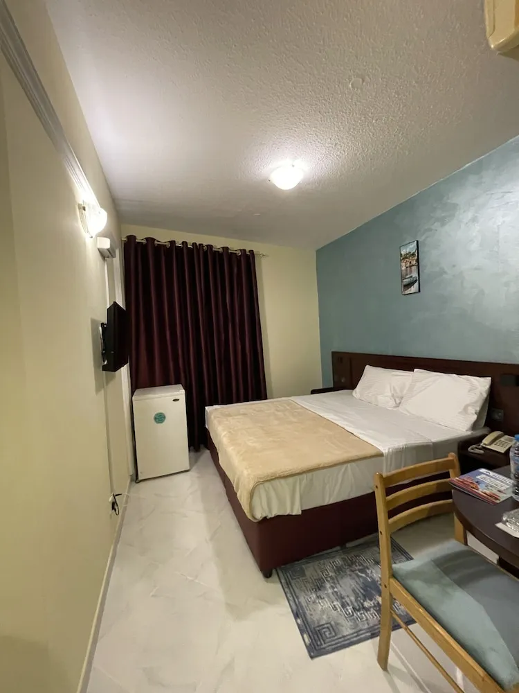 Economy Tek Büyük Yataklı Oda, Avlu Manzaralı