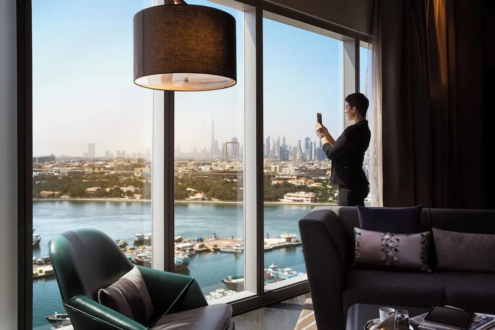 Oda, 1 En Büyük (King) Boy Yatak, Club Dinlenme Salonu Girişi