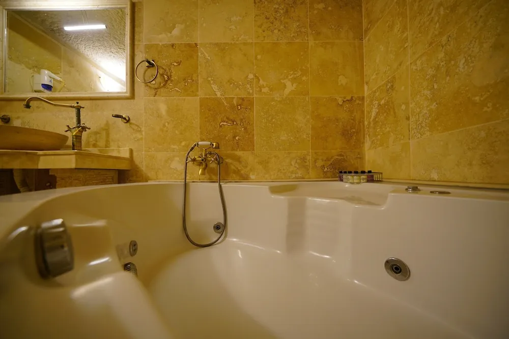 Comfort Üç Kişilik Oda, Avlu Manzaralı
