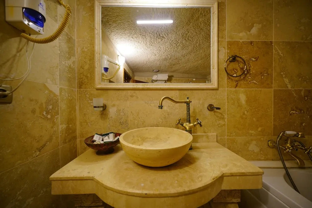Comfort Üç Kişilik Oda, Avlu Manzaralı