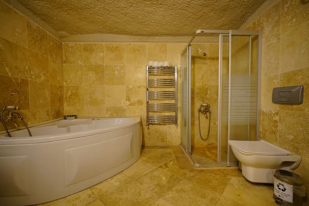 Comfort Üç Kişilik Oda, Avlu Manzaralı