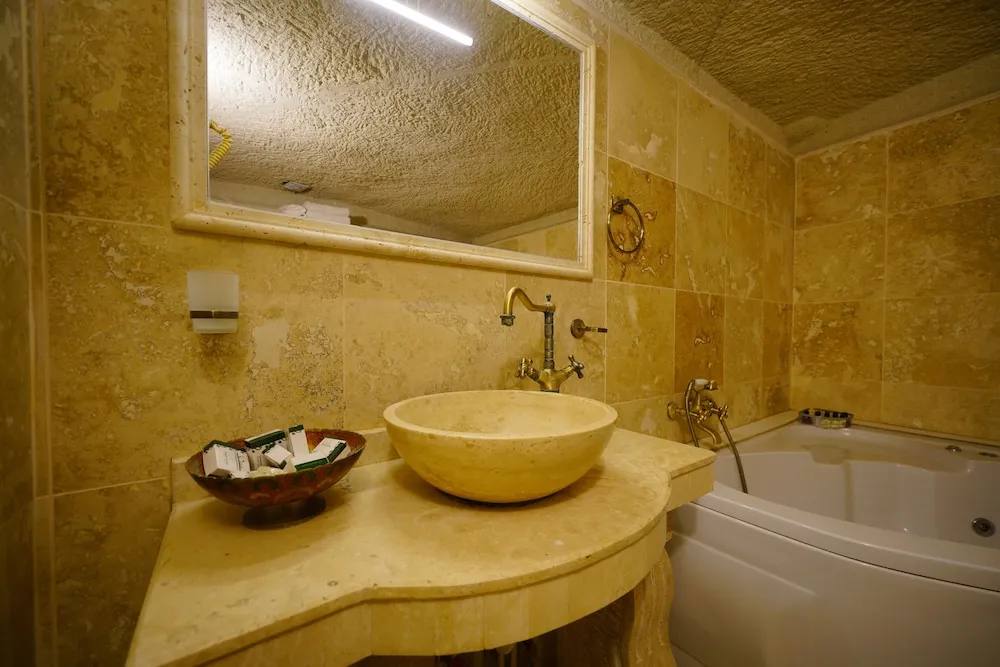 Comfort Üç Kişilik Oda, Avlu Manzaralı