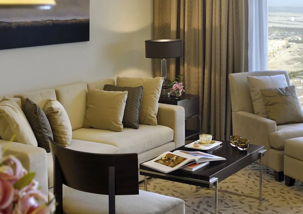 Deluxe 1BR Suite