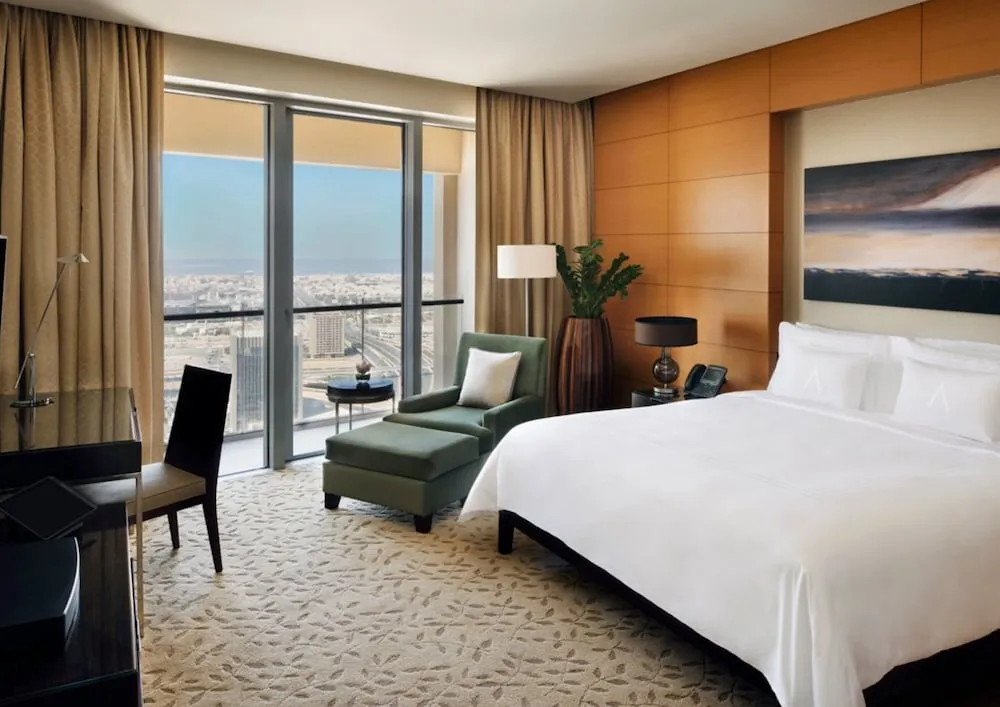 Deluxe 1BR Suite
