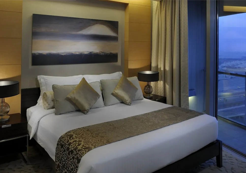 Deluxe 1BR Suite