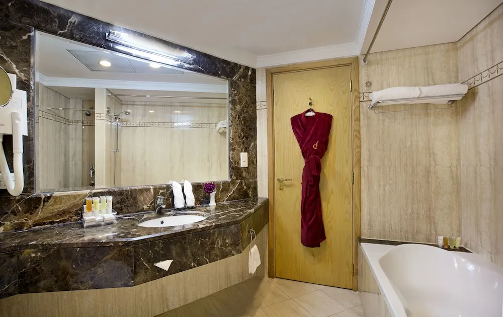 Seasons Suites