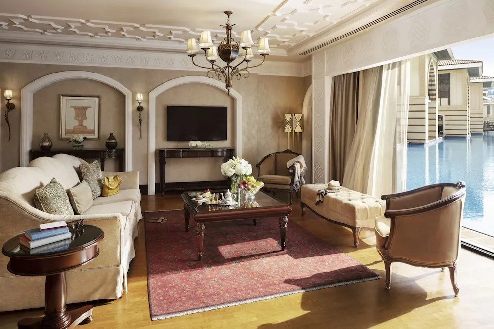 Four Bedroom Royal Villa, direct lagoon pool access, butler, daily breakfast & airport transfer