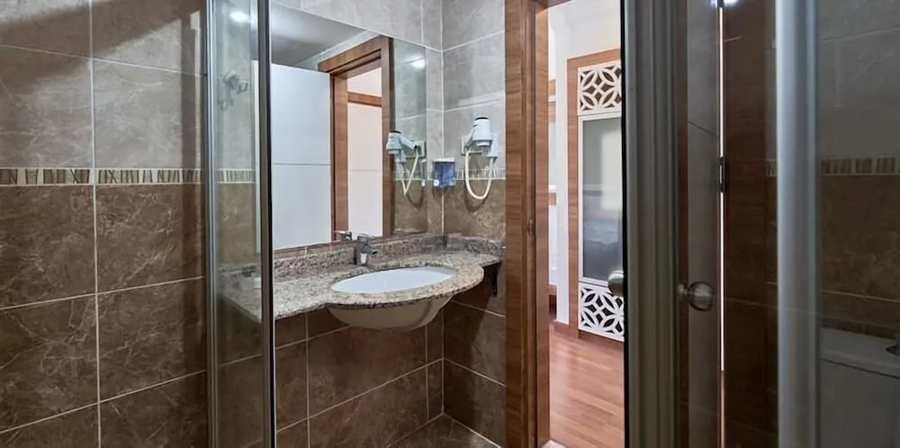 Standard Tek Büyük veya İki Ayrı Yataklı Oda, Bahçe Manzaralı