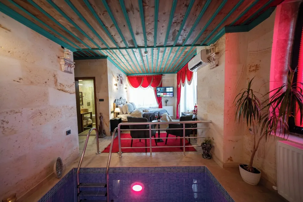 Garden Room With Pool
