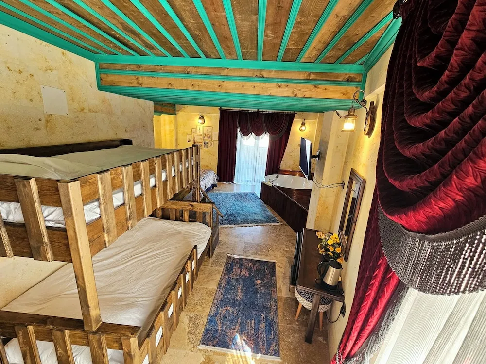 Family Oda, Veranda, Avlu Manzaralı