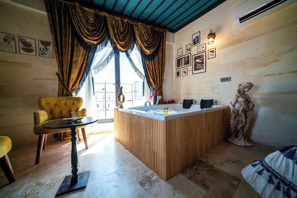 Superior Jacuzzi Room