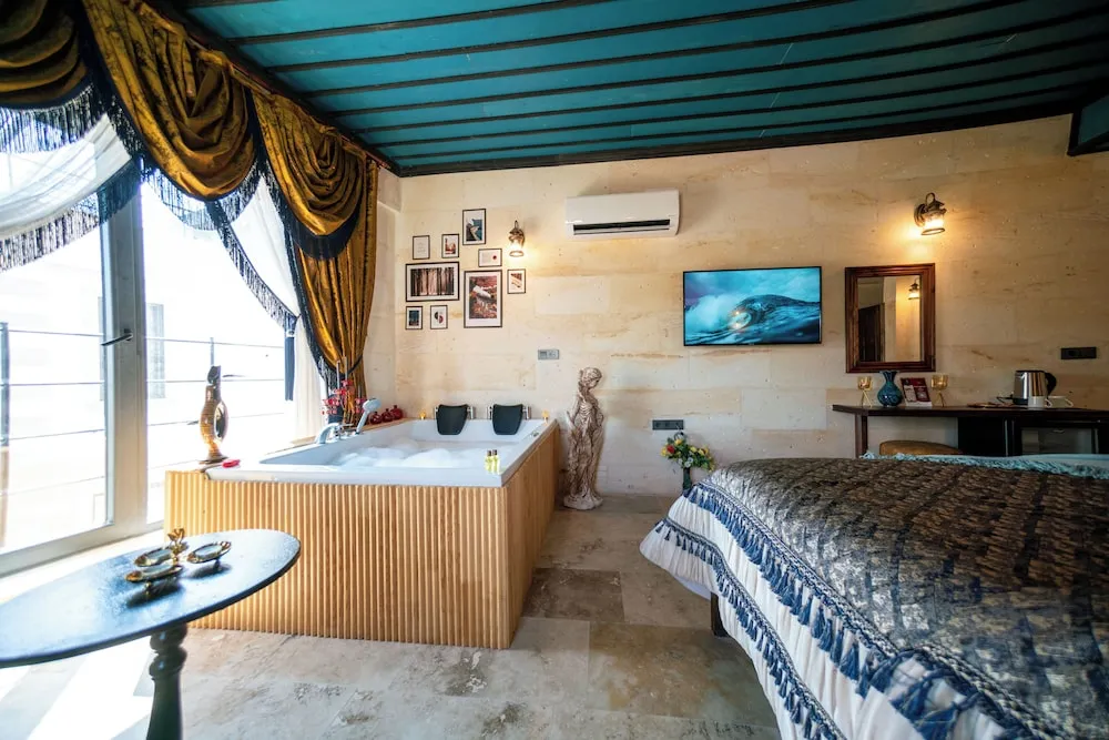 Superior Jacuzzi Room