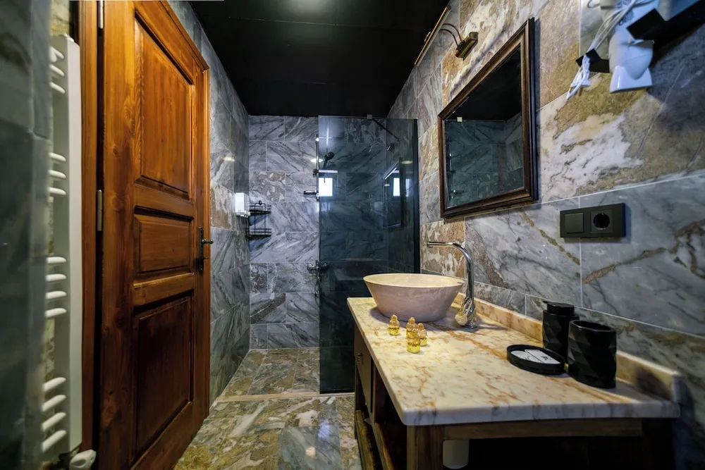 Superior Jacuzzi Room