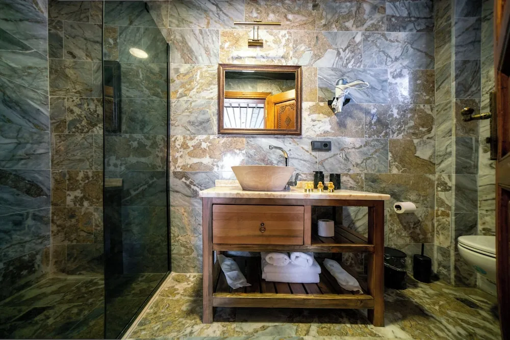 Superior Jacuzzi Room