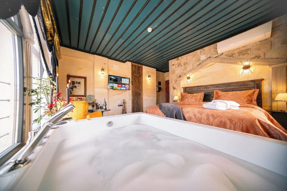 Jacuzzi Deluxe