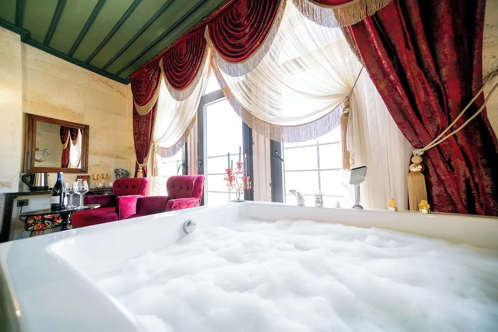 Jacuzzi Deluxe