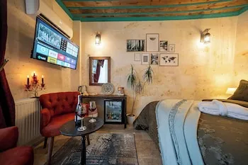 Abra Stone House