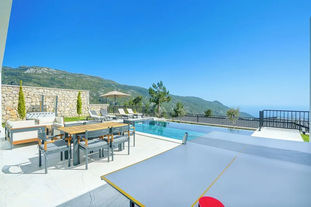 Saturn-4 Planet Luxury Villas